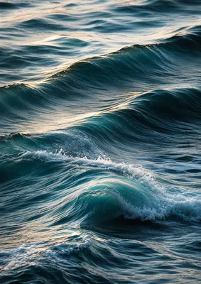 Immagine prodotto di Poster "Onde Oceaniche" formato DIN A2 – Stampa decorativa per parete con un'immagine dinamica del mare, con onde, acqua e luce, finitura opaca