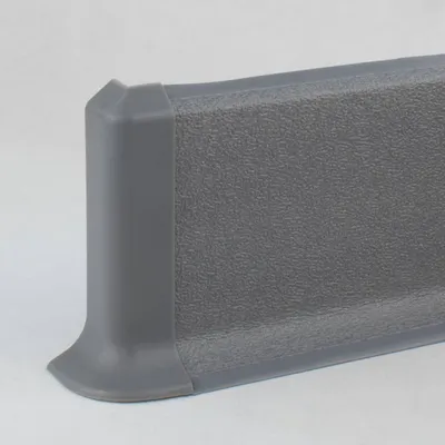 Produktbild von PROVISTON | Aussenecke für Kunststoff Sockelleiste | Hartschaum PVC | Grau | 12,8 x 60 x 2500 mm | Mit flexibler Weichlippe | Wasserfest | Hochwertige Fußleiste | Einfache Montage