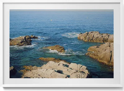 Produktbild von Costa Brava Küste– Wandbild mit Rahmen – Gerahmtes Bild  – Wanddekoration – 100x70 cm –  Weiß Rahmen