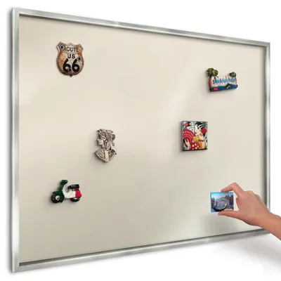 Produktbild von Magnettafel 100x70 cm in einem silbernen Rahmen - Magnetische Metalltafel, Magnetpinnwand zur Wandmontage für Wohnzimmer, Küche, Flur, Kinderzimmer und Büro - Nebelton