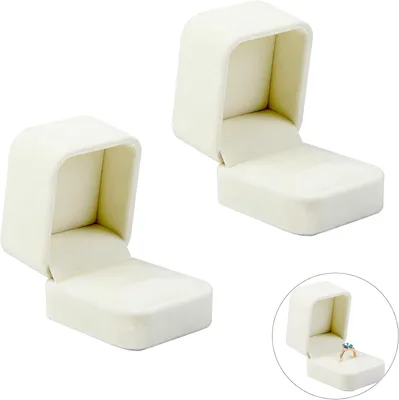 Imagen del producto de Caja de terciopelo, color blanco, de tamaño compacto, ideal para anillos de compromiso y alianzas