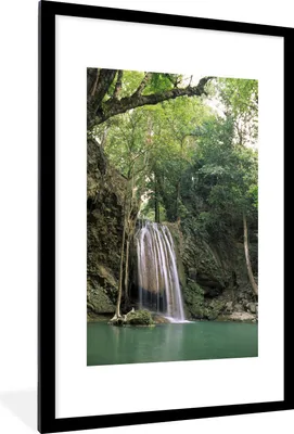 Produktbild von MuchoWow® Gerahmtes Poster Ein hoher Wasserfall im thailändischen Erawan-Nationalpark 60x90 cm - Poster mit Schwarzem Bilderrahmen Wandposter Rahmen Foto Bilder - Dekoration - Wandposter Wohnzimmer - Hochwertig