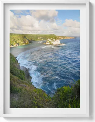 Produktbild von Klippenstrand und Meereswellen– Wandbild mit Rahmen – Gerahmtes Bild  – Wanddekoration – 60x80 cm –  Weiß Rahmen