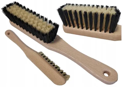 Obrázek produktu pro Crawtico Dřevěný kartáč na čištění oděvů a koberců