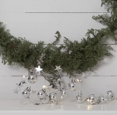 LED-Lichterkette 'Xmas' - 10 warmweiße LED - silberne Kugeln und Sterne - 0,9m - Batterie - Timer