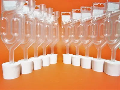 Produktbild von 10 x Gummistopfen mit Loch 41/37mm + Gärröhrchen, Konischer Gummi Stopfen | Gummi Korken | Gumistopfen