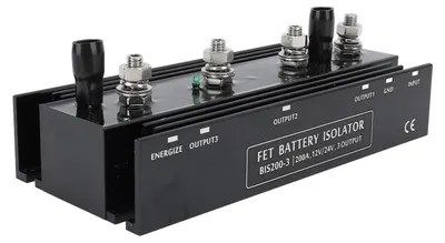 Zdjęcie produktu dla Izolator akumulatorów FET 12 V/24 V – uniwersalny, aluminiowy, wodoodporny izolator FET do 3 akumulatorów kwasowych