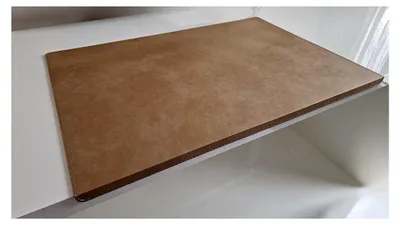 Produktbild von Gewinkelte Schreibtischunterlage aus Nubukleder mit Kantenschutz 90 x 47 Beige