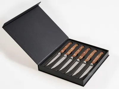 Obrázek produktu pro BELIANI Sada steakových nožů hnědá dřevěná rukojeť nerezová ocel 6 kusů elegantní dárková krabička zoubkované ostří tradiční design
