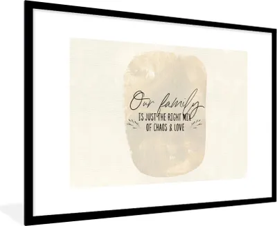 Produktbild von MuchoWow® Gerahmtes Poster Zitate - Familie - Unsere Familie ist genau die richtige Mischung aus Chaos und Liebe - Sprüche 90x60 cm - Poster mit Schwarzem Bilderrahmen Wandposter Rahmen Foto Bilder - Wanddekoration - Fotos