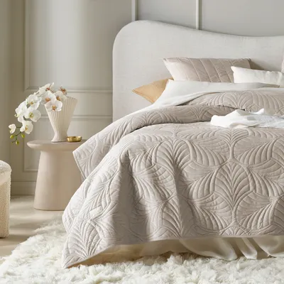 Produktbild von ROOM99 Feel Elegante Tagesdecke in Beige 220 x 240 cm Vielseitige Wohndecke als