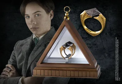 Obrázok produktu pre Replika 1/1 prsteňa Horcrux Lorda Voldemorta z Harryho Pottera (pozlátená)