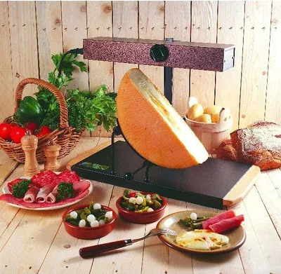 Immagine prodotto di Macchina per raclette tradizionale al formaggio a 1/2 ruota Bron coucke RACL05