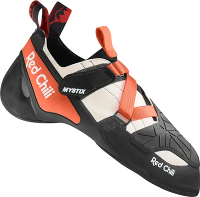 Kletterschuh "Mystix" von RedChili; schwarz mit orangefarbenen Akzenten und Klettverschluss.