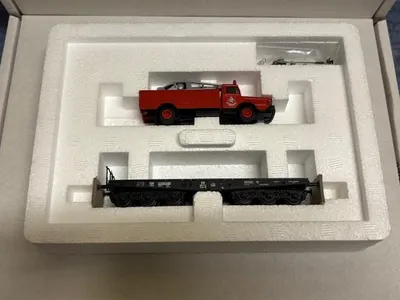 Produktbild von MÄRKLIN H0 Schwerlastwagen + Bergekran Berufsfeuerwehr 48671