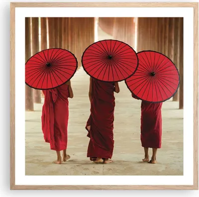 Produktbild von Gerahmtes Poster - Rahmen in heller Eiche - Bhutan Regenschirm Rot - 60x60 cm - Wand Bild - Wanddeko - Wandbilder - Wandposter - Bilderrahmen - Bilder - Kunstdruck - Wandbild - P2NAC60x60-4290