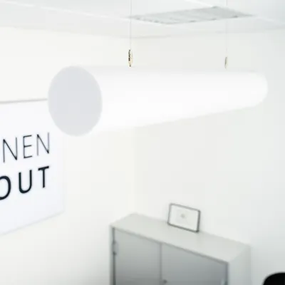 Produktbild von Basotect® Schallabsorber 100x10x10cm weiss Zylinder mit Abhängeset Schallschutz Schalldämmung