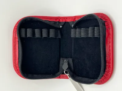 Produktbild von Hausapotheke 10 Globuli Gläser Leder (ohne Gläser) | Mini | OMEO® rot