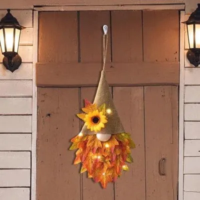 Produktbild von Herbstkranz für Haustür mit Ahornblättern und Gnome - Dekoration für Halloween und Thanksgiving