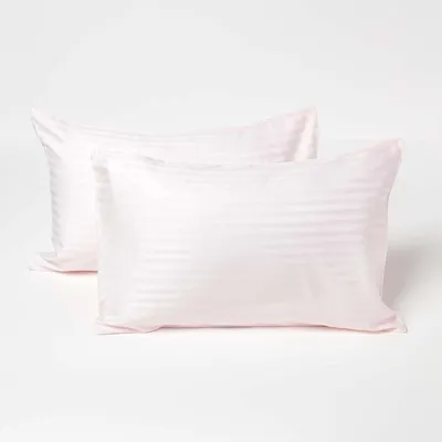 Produktbild von HOMESCAPES Rosa Kissenbezug 40 x 60 cm mit Satin-Streifen, Fadendichte 330, 2er Pack