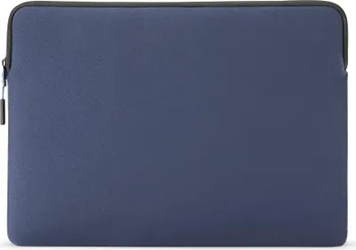 Produktbild von Pipetto Classic Fit Sleeve MacBook 13/14 – Ultraflaches Profil – Hochwertiges Neoprenmaterial – Inklusive AirTag-Tasche