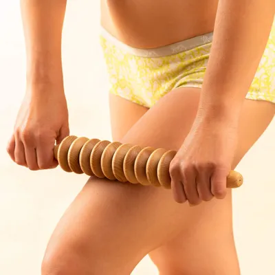 Produktbild von Holz-Massagegerät gegen Cellulite mit Handgriff