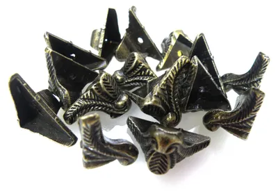 30 Schutzecken / Füße / Kantendekore 20x18mm, antikmessing