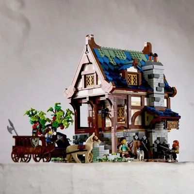 Produktbild von LEGO 21325 Ideas Mittelalterliche Schmiede Set für Erwachsene, Sammlerstück, Set zum Bauen und Ausstellen