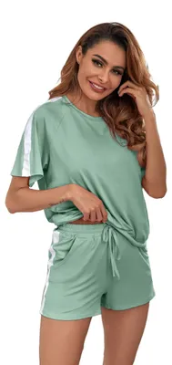 Immagine prodotto di Completo pigiama corto da donna, composto da top e pantaloncini