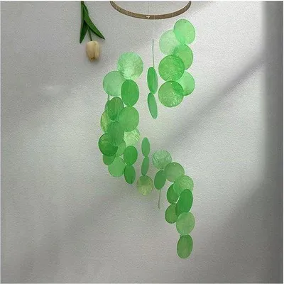 Produktbild von Famanu Windspiel aus handgefertigten Muscheln mit Perlmutt - Dekoratives Windspiel für Räume und Fenster - Buntes Perlmutt - Grün, 77 x 17 cm