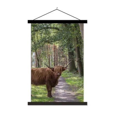 Produktbild von MuchoWow® Textilposter Schottischer Highlander - Kröte - Baum 40x60 cm mit schwarzem Rahmen - Wanddekorationen