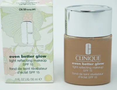 Zdjęcie produktu dla Clinique Even Better Glow Light Reflecting Makeup SPF 15, Butelka, Krem, Skóra mieszana, Skóra tłusta, Ochrona, Świecący, Wygładzający, Odcień fair skin, Chłodny