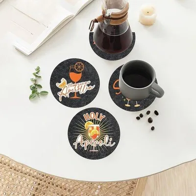 Productafbeelding van Set van 10 Ronde Vilt Onderzetters voor Glazen en Bekers - 10 cm - Hittebestendig en Antislip