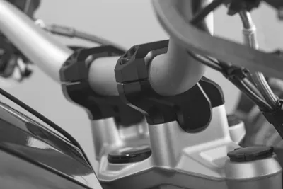 Obrázok produktu pre Prestavenie riadidiel SW-MOTECH H=32 mm Prestavenie o 25 mm pre modely BMW, farba: čierna