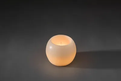 Produktbild von Konstsmide - LED Echtwachskugelkerze, weiß, mit an/aus Schalter und 4h und 8h Timer, warm weiß flackernde Dioden, batteriebetrieben, Innen, 2 x C 1, 5V (exkl.); 1964-100