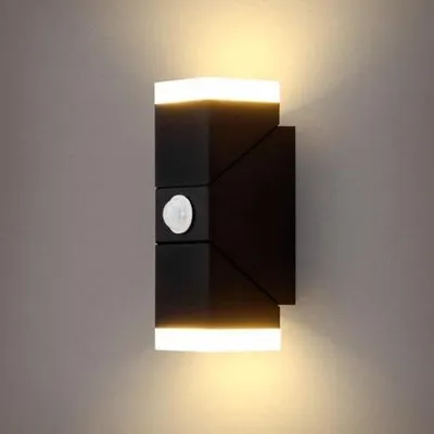 Immagine prodotto di Illuminazione esterna moderna con sensore di movimento e teste LED orientabili