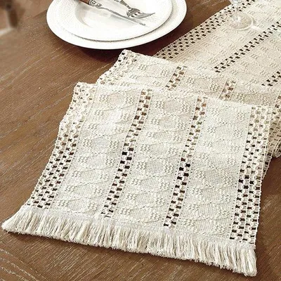 Image de Nappe Azomor® Beige en macramé avec pompons, pour une décoration bohème, 180 cm de long, à la fois rustique et élégante
