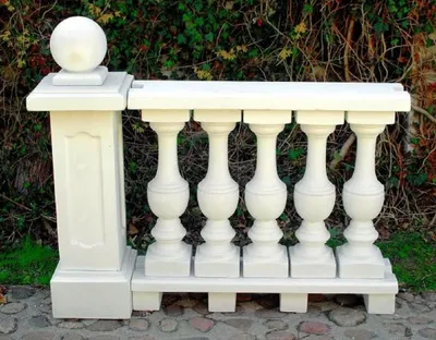 Produktbild von Casa Padrino Jugendstil Balustrade mit Säule und dekorativer Kugel Weiß 133 x 33 x H. 110 cm - Massives Stein Geländer aus feinstem Beton - Garten & Terrassen Deko Accessoires