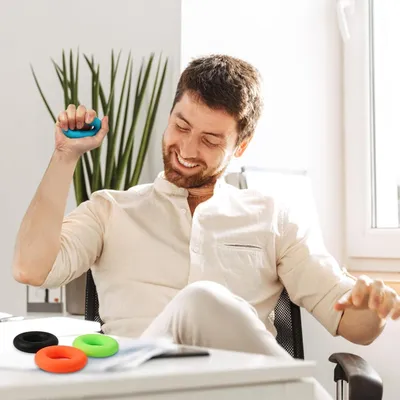 Produktbild von 4 Stück Handgriffverstärker und Trainer - Unterarm Fingertrainer - Silikonringe für Handtraining - Griffkrafttrainer mit Silikonringen - Sport Klettern Bouldern Fitness