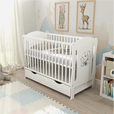 Produktbild von Baby Delux Babybett Kinderbett Lia 120x60 Weiß Teddy Motiv mit Schublade