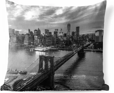 Produktbild von MuchoWow® Outdoor Kissen - Luftaufnahme der Brooklyn Bridge - schwarz-weiß - 50x50 cm - Wetterfest - Lounge Kissen - Komfortabel - Kissen mit Bild