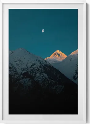 Produktbild von Sonnenuntergang in den Bergen– Wandbild mit Rahmen – Gerahmtes Bild  – Wanddekoration – 70x100 cm –  Weiß Rahmen