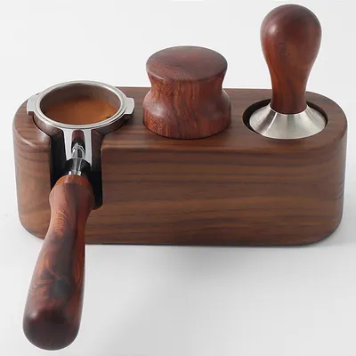 Produktbild von Espresso Tamper Station aus Walnussholz, 3-Loch 51 mm, rutschfest, höhenverstellbar, mit Silikonmatte, Halter für Siebträger & Tamper