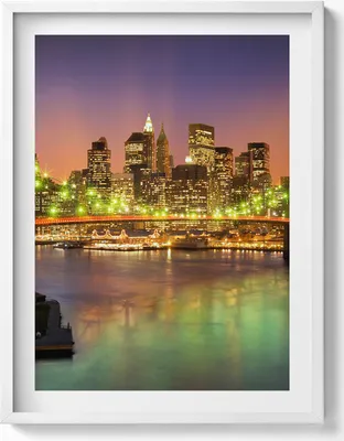 Produktbild von Brooklyn Bridge bei Nacht– Wandbild mit Rahmen – Gerahmtes Bild  – Wanddekoration – 60x80 cm –  Weiß Rahmen