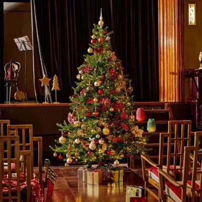 Produktbild von Grandis Tanne künstlicher Weihnachtsbaum vorbeleuchtet Ø. 111-H150 cm grün/warmweiß - Everlands