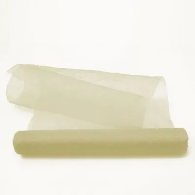 Produktbild von Tischband aus Crashorganza in Creme, 28 cm breit, 5 Meter auf der Rolle. Das breite Material ist die perfekte Basis für fantasievolle und festliche Tischdekorationen.