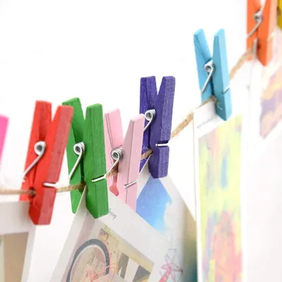 Produktbild von Mini Holzklammern - bunte Klammern - Set von 100 - mit Jutegarn