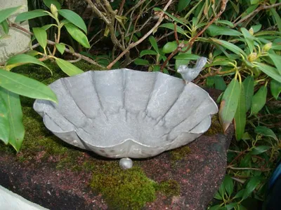 Produktbild von Vogeltränke Vogelbad Vogel-Futterstelle Eisen massiv steingrau 26 cm
