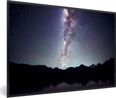 Produktbild von MuchoWow® Gerahmtes Poster Die blau leuchtende Milchstraße 90x60 cm - Poster mit Schwarzem Bilderrahmen Wandposter Rahmen Foto Bilder - Fotorahmen - Foto-Plakat