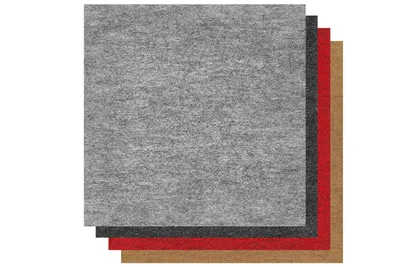 Selbstklebende Filzfliese Anthrazit. Farbmuster in Grau, Rot und Beige.